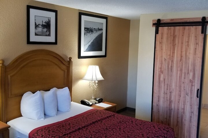 Room 27 of 51