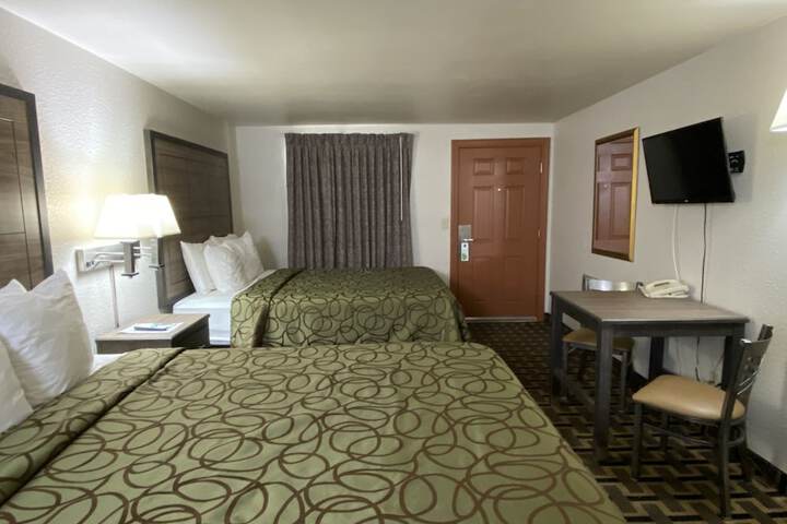 Motel in The Pines