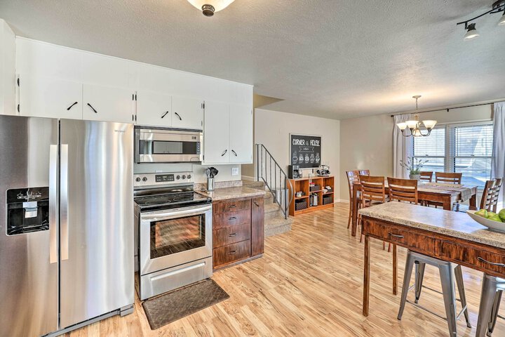 Sioux Center Split-level Home w / Game Room!