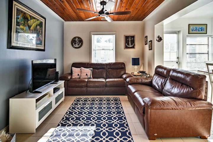 Steps to Beach Cabana: Indian Shores Cottage