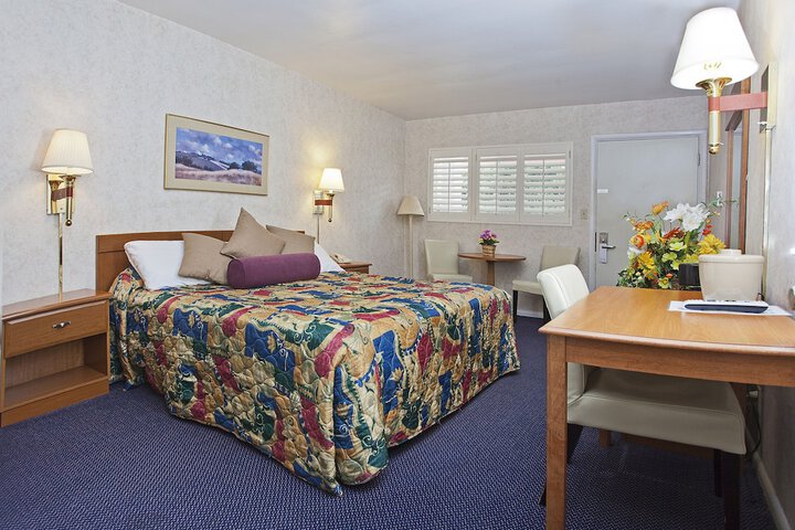 Room 10 of 28