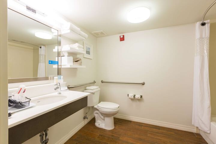 Room 20 of 33