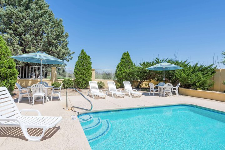 Pool 4 of 18