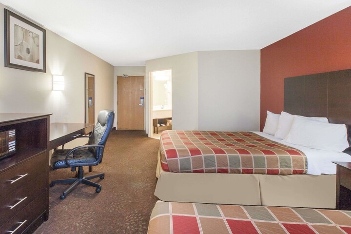 Room 9 of 18