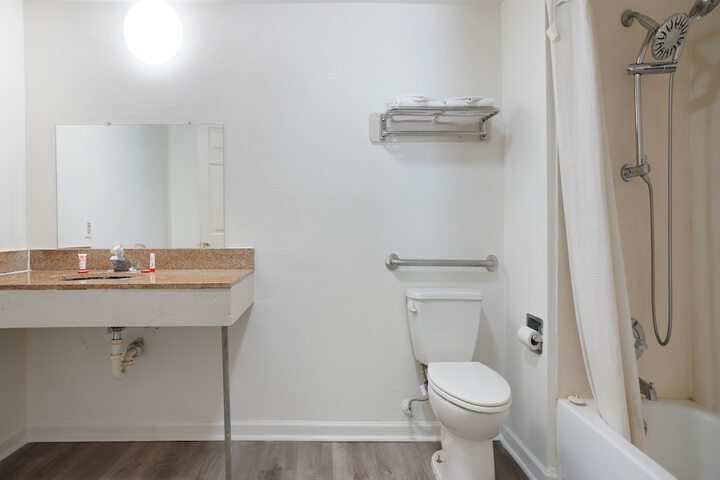 Room 9 of 30