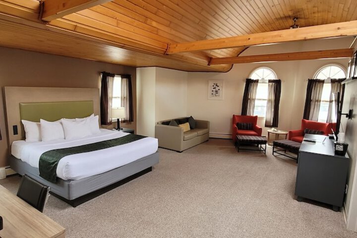 Room 14 of 42