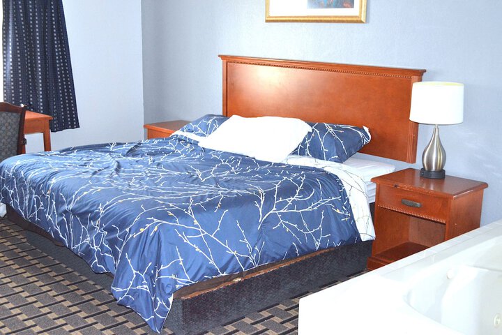 Americas Best Value Inn & Suites St. Cloud