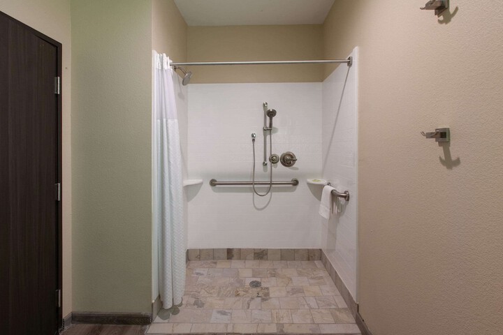 Room 8 of 18