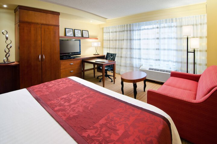 Room 11 of 27