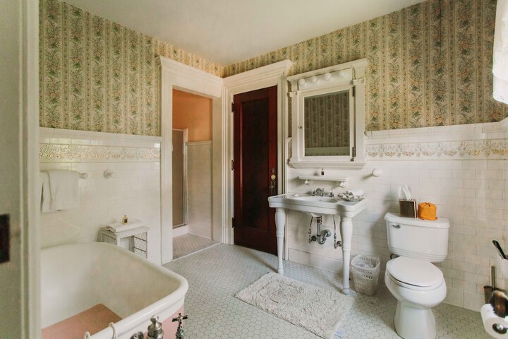 Room 15 of 87