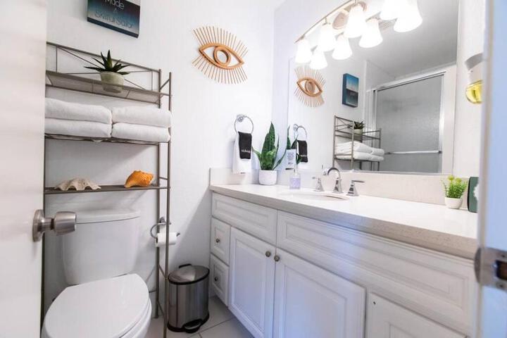 Cali Condo+BBQ+MemoryFoamBeds+12min to Beach