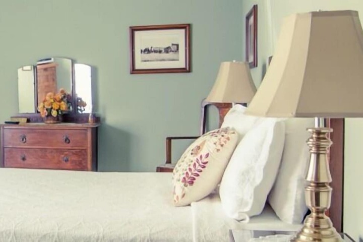 Room 10 of 14
