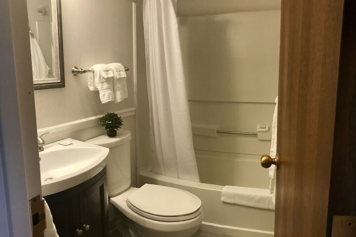 Harbor House Inn