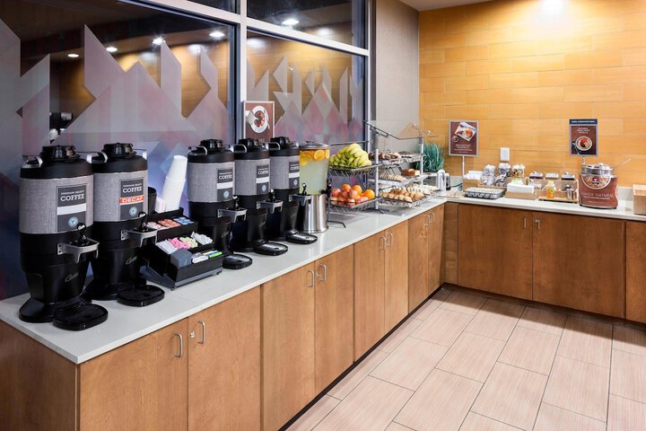 Breakfast/Coffee Service 24 of 26