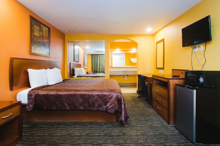 Room 34 of 39