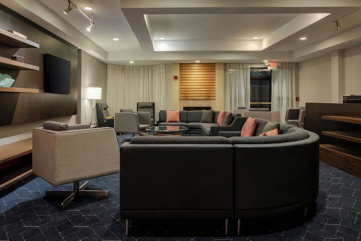 Courtyard by Marriott North Charleston Airport / Coliseum
