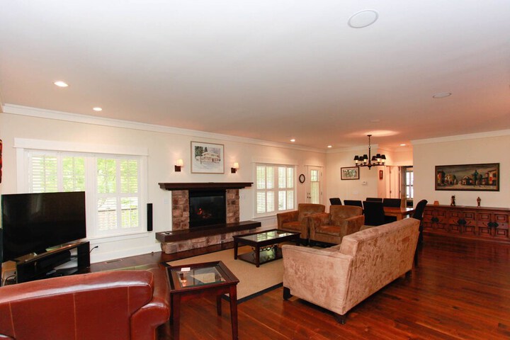 Douglas Manor