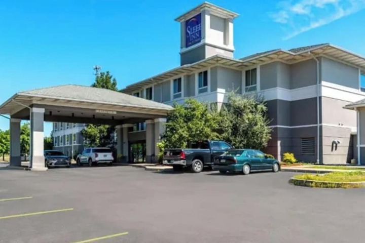 Sleep Inn & Suites Dunmore