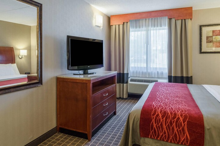 Comfort Inn & Suites West Springfield