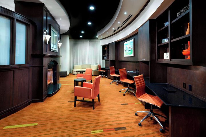 Courtyard by Marriott Pittsburgh West Homestead / Waterfront