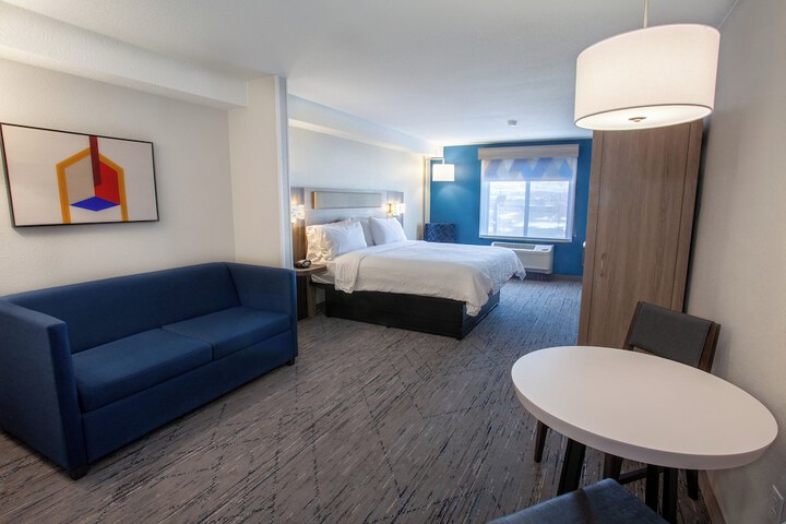 Holiday Inn Express & Suites Logan by IHG