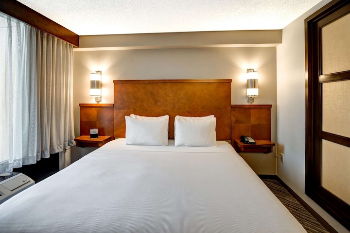 Room 17 of 39