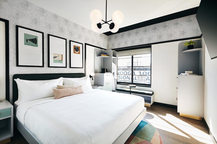 Room 10 of 33