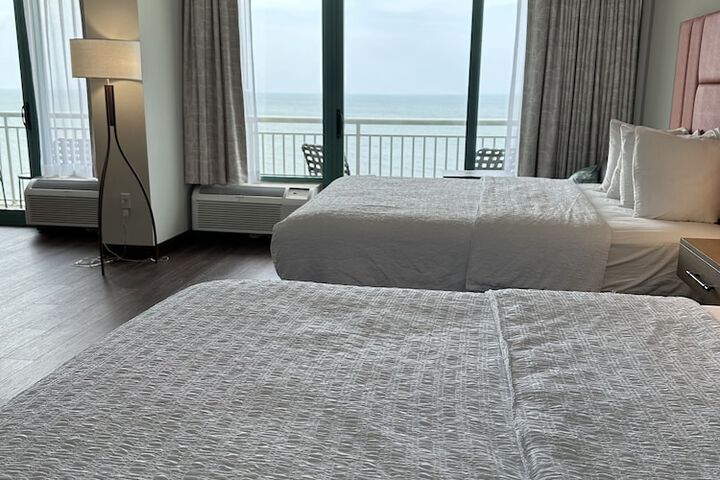 Room 52 of 104