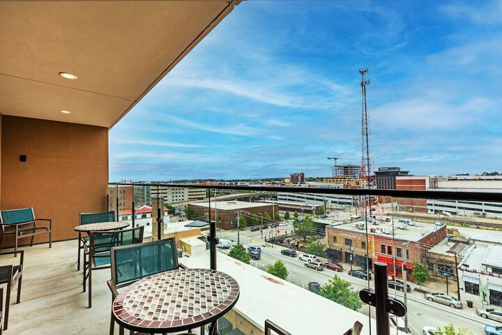 Hotel Indigo Tulsa DWTN-Entertainment Area by IHG