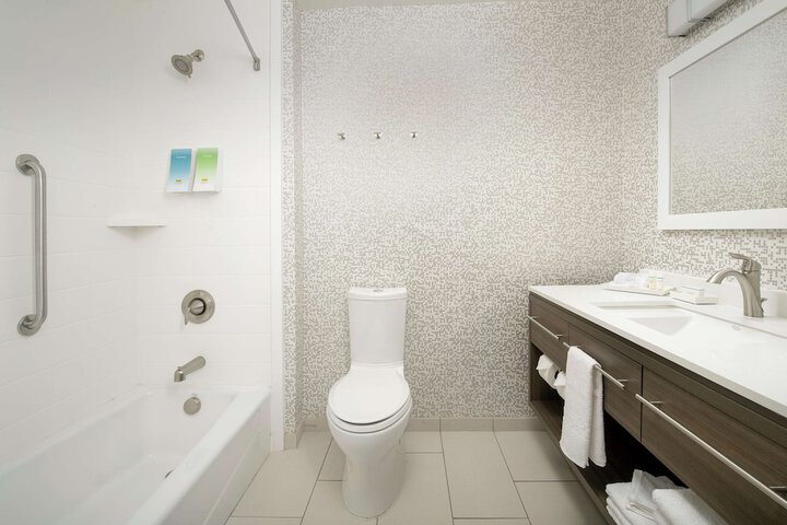 Room 14 of 27