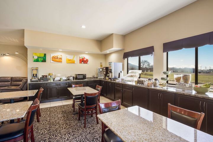 Quality Inn & Suites Caseyville - St. Louis