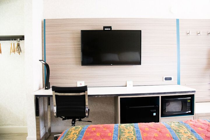 Room 18 of 42