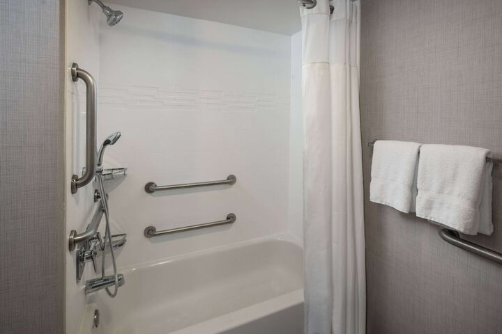 Sonesta ES Suites Fairfax Fair Lakes