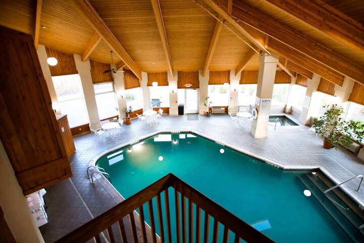 Ten Pin Inn & Suites