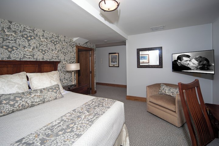 Room 33 of 123