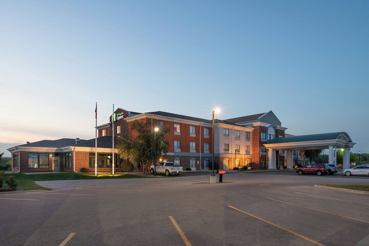 Holiday Inn Express Hotel & Suites Fort Atkinson by IHG