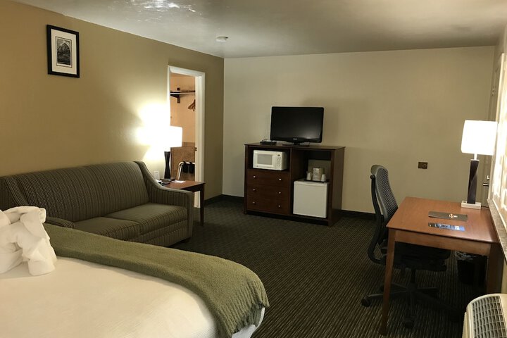 Dinosaur Inn & Suites