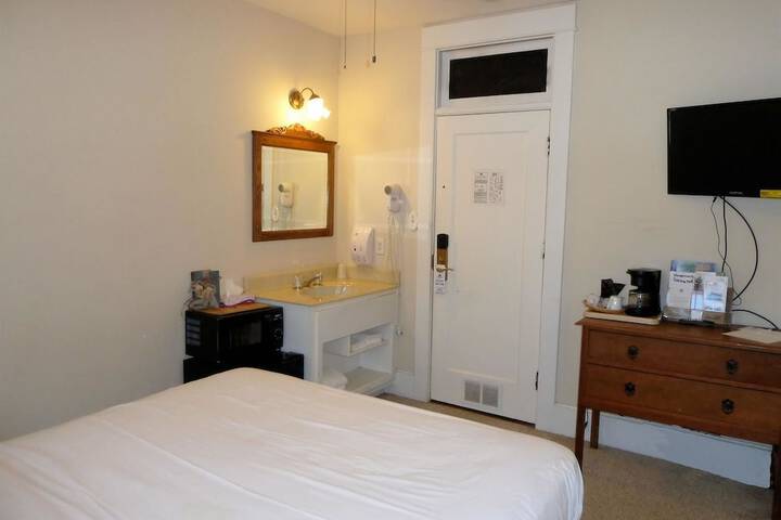 Room 12 of 38