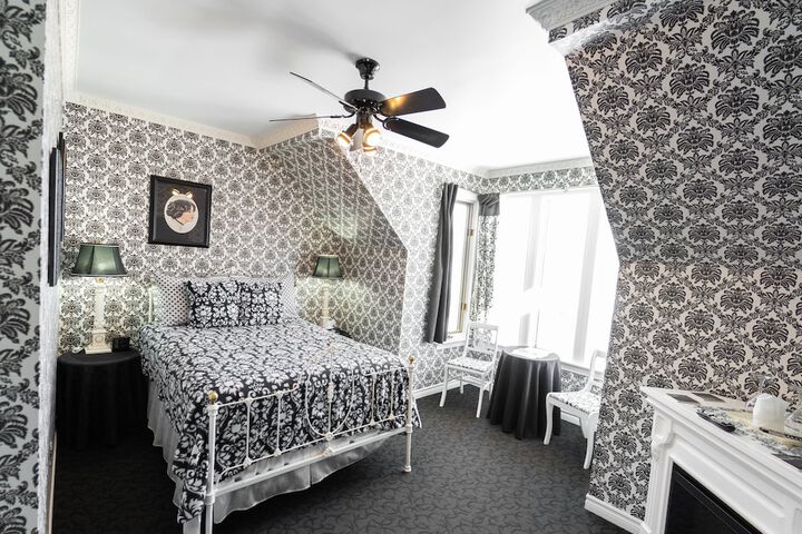 Room 35 of 103