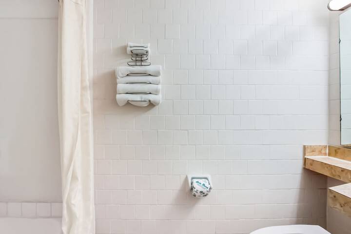 Room 12 of 25