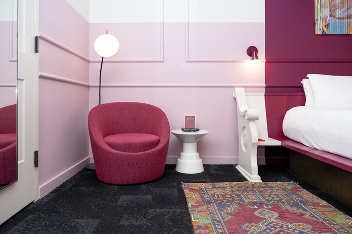 Room 40 of 195