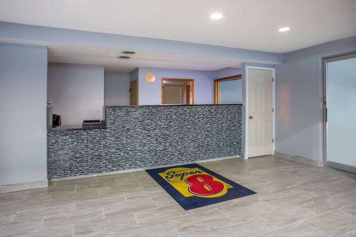 Super 8 by Wyndham Missouri Valley