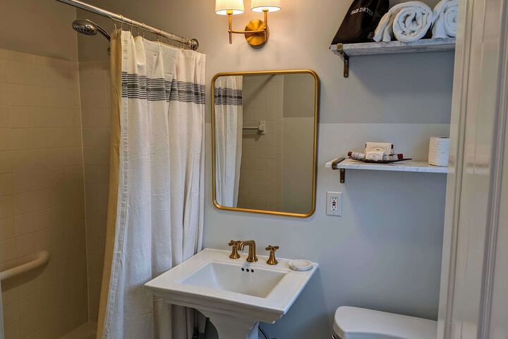 Room 40 of 239