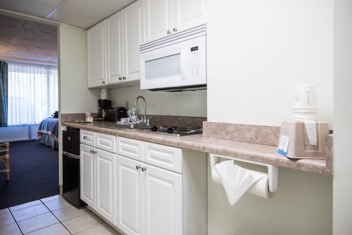 Days Inn & Suites by Wyndham Jekyll Island
