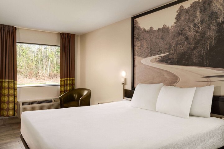 Super 8 by Wyndham Ocean Springs Biloxi