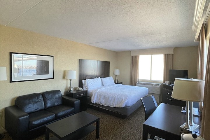 Room 33 of 60