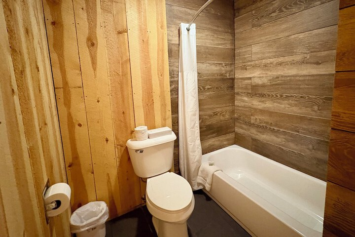 Americas Best Value Inn Wall