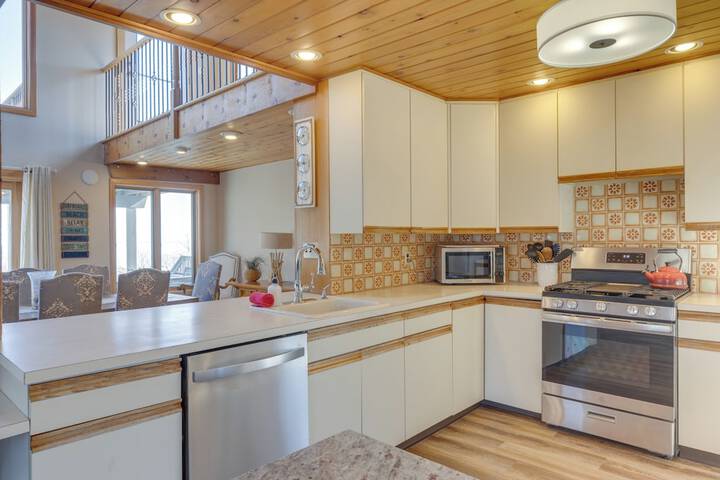 Amazing Rocky Point Retreat Overlooking the Sound!