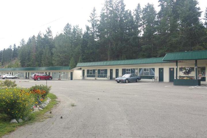 Evergreen Motel