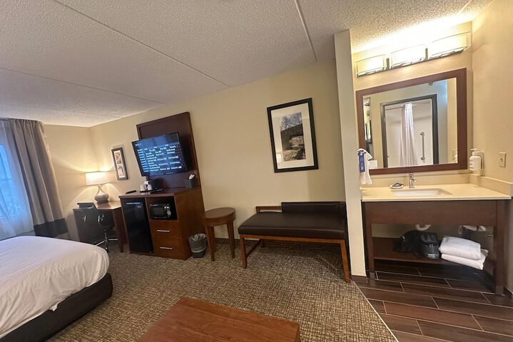 Wingate by Wyndham Pittsburgh / West Mifflin